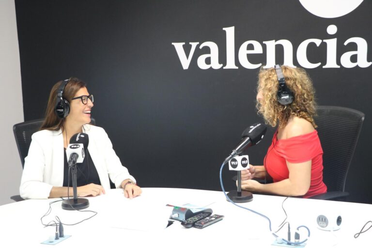 La Dra. Vanesa Pérez en 99.9 FM Valencia Radio